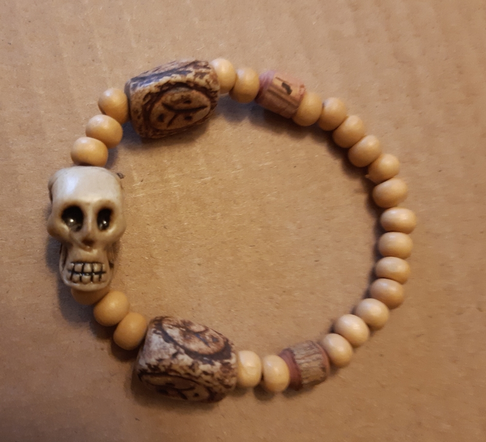 Stretchy skull bracelet